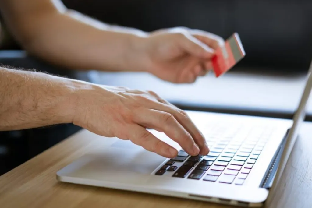 Shocking revelation: The fatal mistake of craftsmen which endangers their business! Learn the mistake you should never make without a Shopify store.