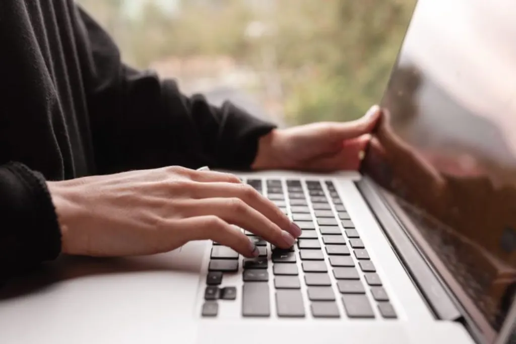 Find out how to instantly obtain an impactful and effective professional email address!